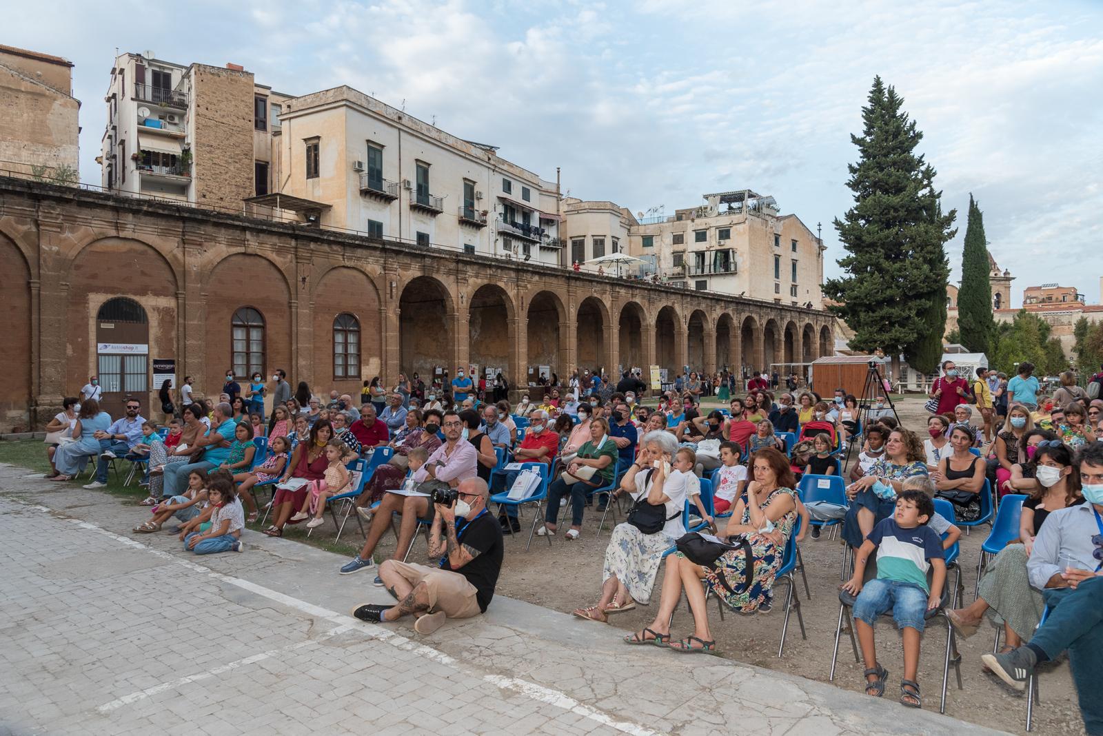 una marina di libri