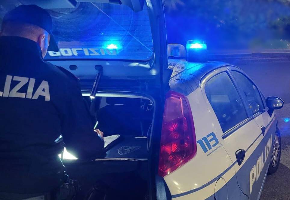 DUE FRATELLI SORPRESI A RUBARE UNAUTO IN VIA UMBERTO FERMATI E ARRESTATI DALLA POLIZIA DI STATO 7im6v90eqm6u65r0ueg2xevbm4r0cyv9qazmwwf6eyu