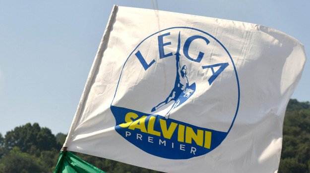 bandiera Lega Salvini