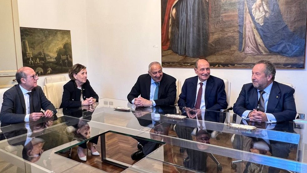 da sx. al tavolo Mistretta Faraoni Lagalla Schifani Mariani