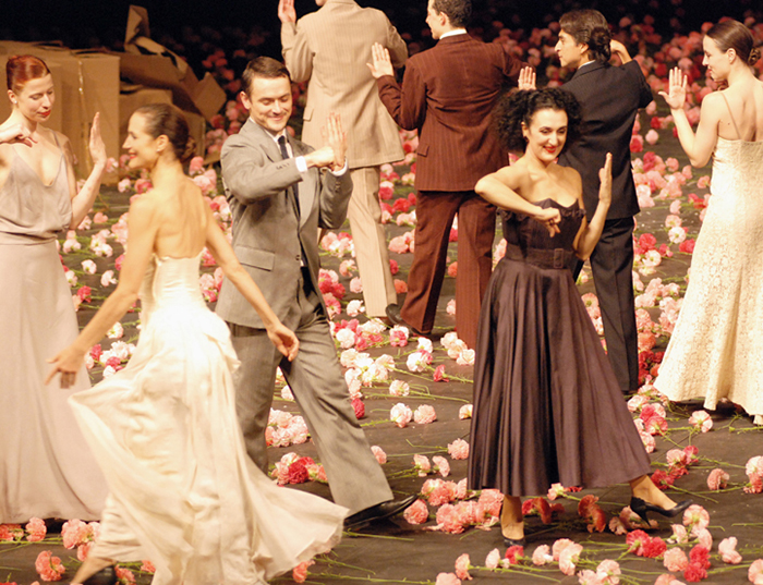Nelken Line Ph. Ulli Weiss 2013 Copyright Pina Bausch Foundation