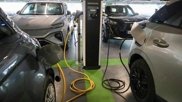 colonnine di ricarica per auto elettriche archivio