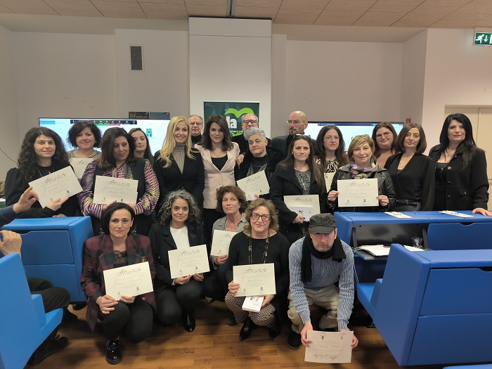 Discenti Assistenti Familiari con Assessore Capponi e Francesca Genovese 1
