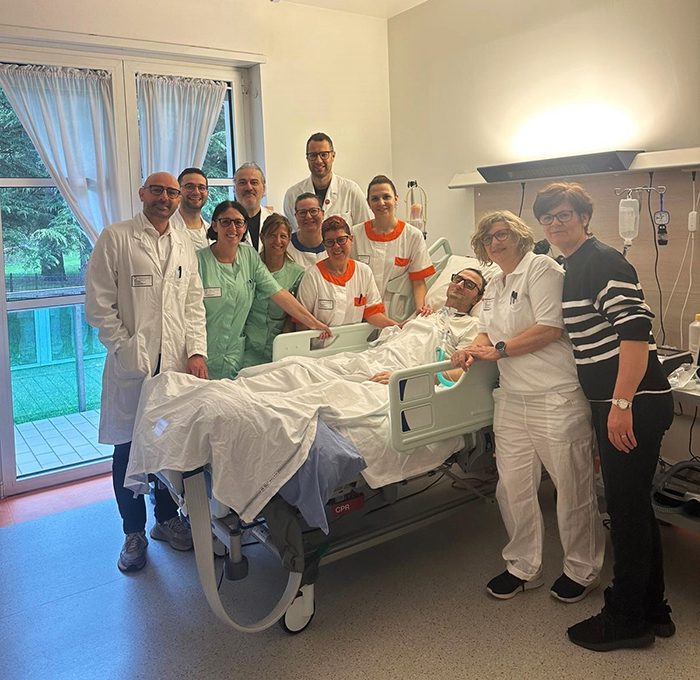 Gezim con lequipe del Centro Clinico NeMO