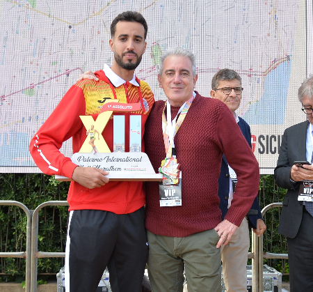 Totò Antibo con Saharan Zouhir vincitore delledizione 2025 della Palermo Half Marathon