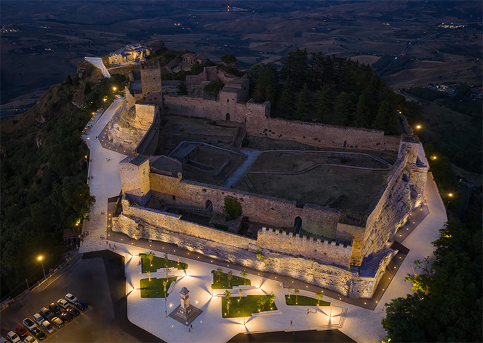 Foto Castello notturna
