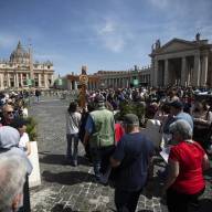 Il Mondo si Prepara a Dare l’Ultimo Saluto a Papa Francesco