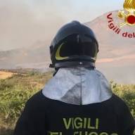 Incendio sul monte Pecoraro a Carini: traffico aereo in tilt, voli dirottati a Trapani e Catania
