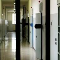 Caos nelle carceri siciliane: tentate evasioni, rivolte e aggressioni agli agenti