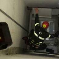 Torre del Greco (NA) - Ascensore precipita con una famiglia a bordo: feriti due adulti e due bambini