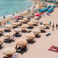 Estate 2025: Spiagge più care, ma con più offerte – Sicilia ancora la più economica (e la più in difficoltà)