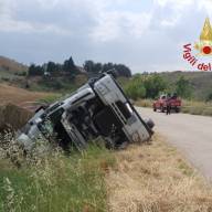 Incidente sulla SP19 tra Nicosia e Villadoro: autoarticolato si ribalta, conducente ferito lievemente