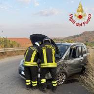 Scontro Frontale sulla SP 7B ad Assoro: ferito un conducente, intervengono i vigili del fuoco