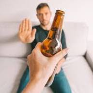Smettere di bere alcol per 30 giorni: cosa succede al corpo e alla mente