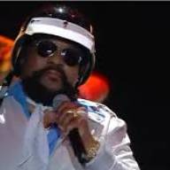 Palermo - Malore sul palco per il frontman dei Village People: concerto interrotto al Sicilia Jazz Festival