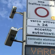 Bologna - Disabile riceve 165 multe per quasi 11mila euro: la targa era stata registrata male 