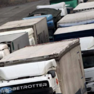 Sciopero degli autotrasportatori in Sicilia, porti congestionati e code ai distributori