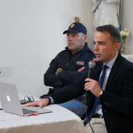 Truffe agli anziani, la Polizia di Stato incontra i cittadini a Leonforte: i consigli per difendersi