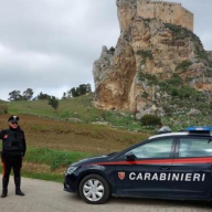 Troina, truffa del finto carabiniere: arrestata una donna, recuperati 17.750 euro